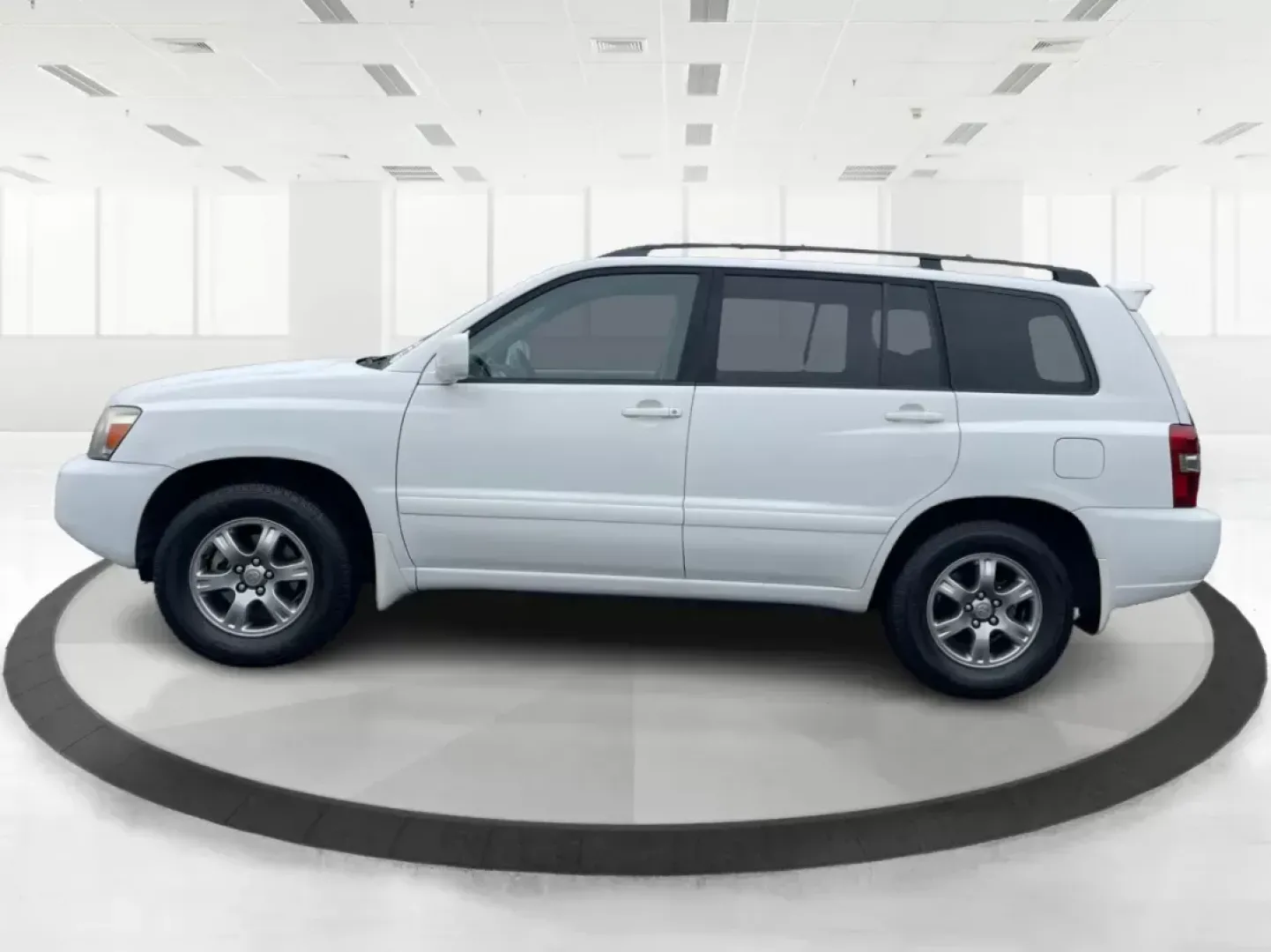 2007 Toyota Highlander V6 | Sport V6 (JTEGP21A370) with an 3.3L V-6 DOHC engine, located at 1230 East Main St, Xenia, OH, 45385, (937) 908-9800, 39.688026, -83.910172 - **Explore the Road Ahead with the 2007 Toyota Highlander - Your Next Adventure Awaits!**<br /> <br /> Are you ready to elevate your family outings or embark on weekend adventures without breaking the bank? Look no further! At **Advantage Car and Credit**, located at **1184 Kauffman Ave, Fairborn, OH - Photo#5