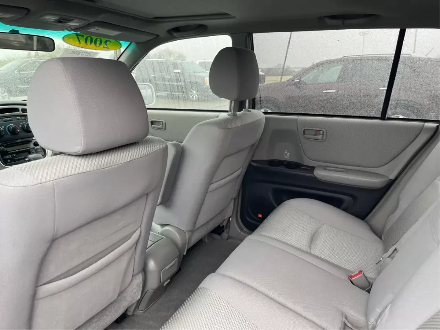 2007 Toyota Highlander V6 | Sport V6 (JTEGP21A370) with an 3.3L V-6 DOHC engine, located at 1230 East Main St, Xenia, OH, 45385, (937) 908-9800, 39.688026, -83.910172 - **Explore the Road Ahead with the 2007 Toyota Highlander - Your Next Adventure Awaits!**<br /> <br /> Are you ready to elevate your family outings or embark on weekend adventures without breaking the bank? Look no further! At **Advantage Car and Credit**, located at **1184 Kauffman Ave, Fairborn, OH - Photo#9