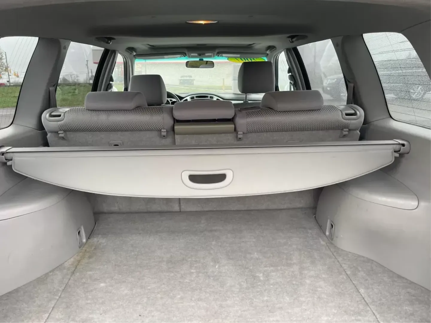 2007 Toyota Highlander V6 | Sport V6 (JTEGP21A370) with an 3.3L V-6 DOHC engine, located at 1230 East Main St, Xenia, OH, 45385, (937) 908-9800, 39.688026, -83.910172 - **Explore the Road Ahead with the 2007 Toyota Highlander - Your Next Adventure Awaits!**<br /> <br /> Are you ready to elevate your family outings or embark on weekend adventures without breaking the bank? Look no further! At **Advantage Car and Credit**, located at **1184 Kauffman Ave, Fairborn, OH - Photo#11