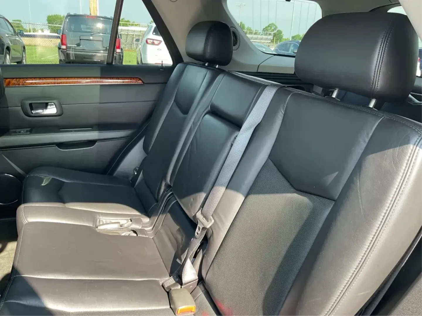 2008 Cadillac SRX V6 (1GYEE437480) with an 3.6L V-6 DOHC engine, located at 880 E. National Road, Vandalia, OH, 45377, (937) 908-9800, 39.891918, -84.183594 - **Discover Your Next Adventure with the 2008 Cadillac SRX at Advantage Car and Credit!** <br /> <br /> Are you a growing family in search of a reliable, stylish SUV that's perfect for weekend getaways or daily commutes? Look no further than this stunning 2008 Cadillac SRX, available now at Advantage - Photo#9