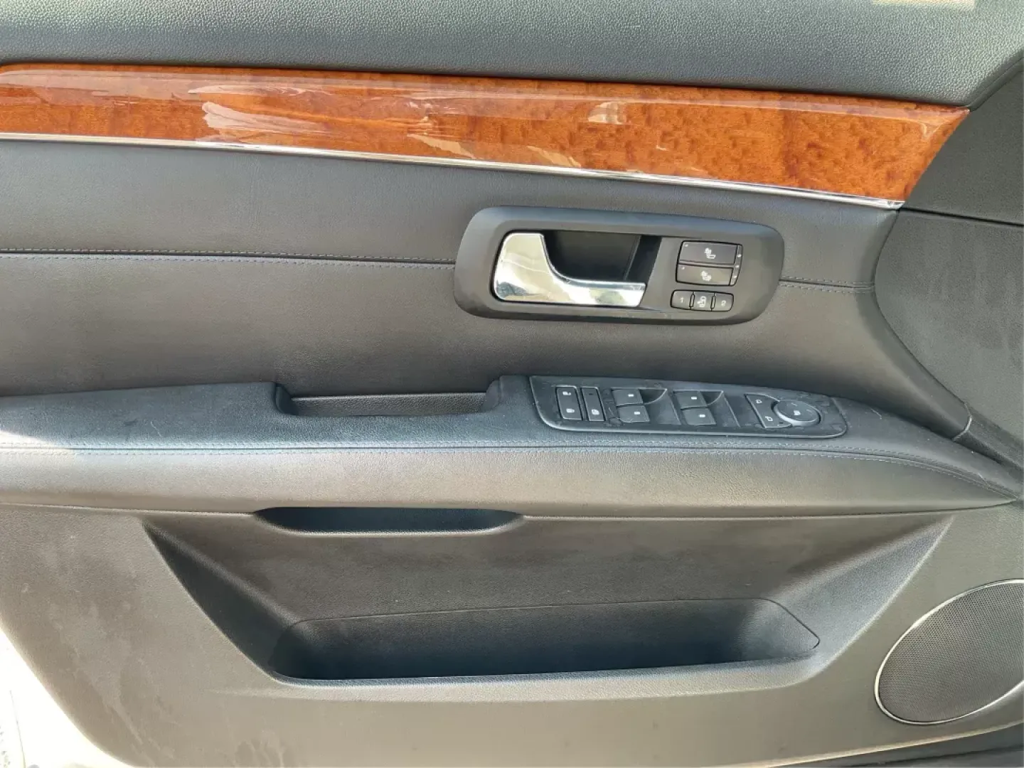 2008 Cadillac SRX V6 (1GYEE437480) with an 3.6L V-6 DOHC engine, located at 880 E. National Road, Vandalia, OH, 45377, (937) 908-9800, 39.891918, -84.183594 - **Discover Your Next Adventure with the 2008 Cadillac SRX at Advantage Car and Credit!** <br /> <br /> Are you a growing family in search of a reliable, stylish SUV that's perfect for weekend getaways or daily commutes? Look no further than this stunning 2008 Cadillac SRX, available now at Advantage - Photo#17