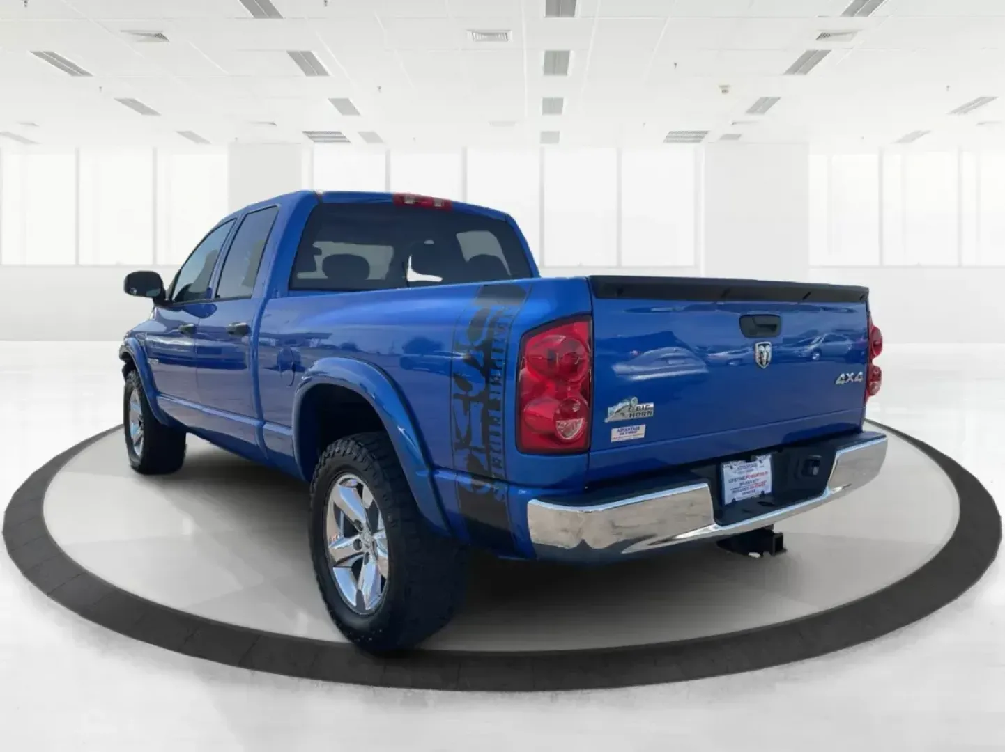 2008 Dodge Ram 1500 SLT (1D7HU18288J) with an HEMI Magnum 5.7L V-8 regular unleaded engine, located at 1230 East Main St, Xenia, OH, 45385, (937) 908-9800, 39.688026, -83.910172 - 2008 Dodge Ram 1500 SLT - Photo#4