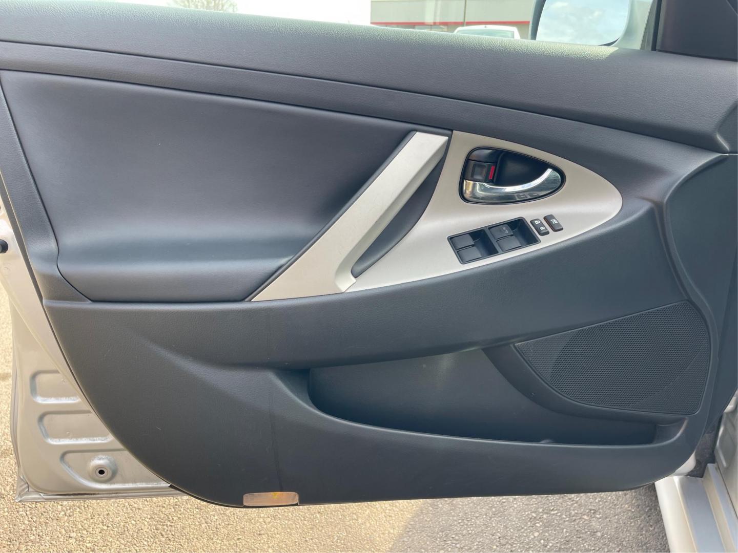 2009 Toyota Camry SE V6 (4T1BK46K39U) with an 3.5L V-6 DOHC engine, located at 401 Woodman Dr, Riverside, OH, 45431, (937) 908-9800, 39.760899, -84.123421 - 2009 Toyota Camry SE V6 - Photo#18