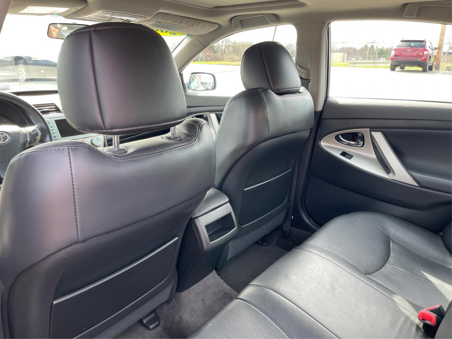 2009 Toyota Camry SE V6 (4T1BK46K39U) with an 3.5L V-6 DOHC engine, located at 401 Woodman Dr, Riverside, OH, 45431, (937) 908-9800, 39.760899, -84.123421 - 2009 Toyota Camry SE V6 - Photo#8