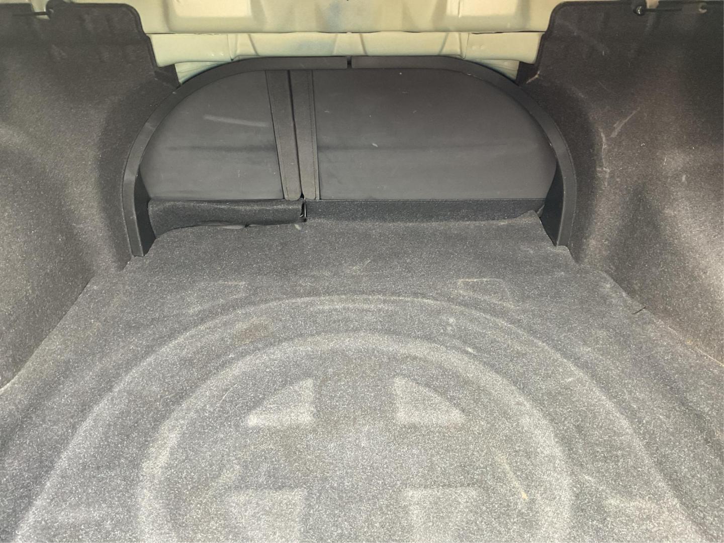 2010 Hyundai Elantra GLS (KMHDU4AD5AU) with an 2L I-4 DOHC engine, located at 1184 Kauffman Ave, Fairborn, OH, 45324, (937) 908-9800, 39.807072, -84.030914 - 2010 Hyundai Elantra GLS - Photo#11