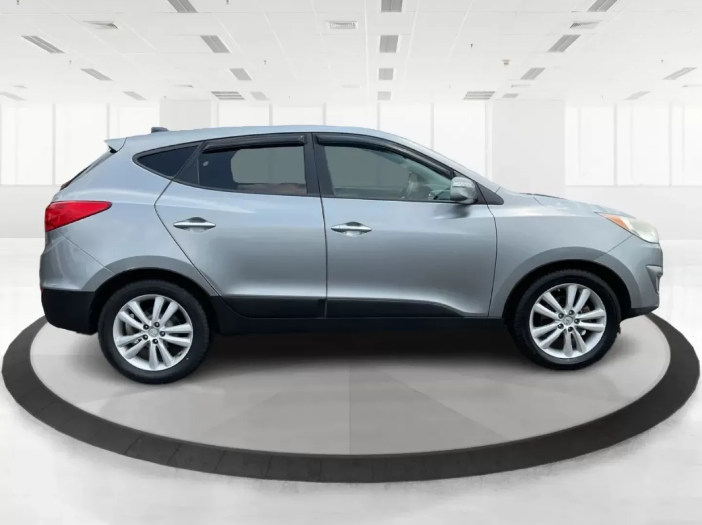 2010 Hyundai Tucson Limited (KM8JUCAC0AU) with an Theta II 2.4L I-4 DOHC engine, located at 4508 South Dixie Dr, Moraine, OH, 45439, (937) 908-9800, 39.689976, -84.218452 - **Adventure Awaits with the 2010 Hyundai Tucson Limited at Advantage Car and Credit!**<br /> <br /> Are you ready to embark on new adventures with your family or explore the great outdoors? The 2010 Hyundai Tucson Limited is the perfect companion for anyone who craves versatility and comfort-ideal f - Photo#1