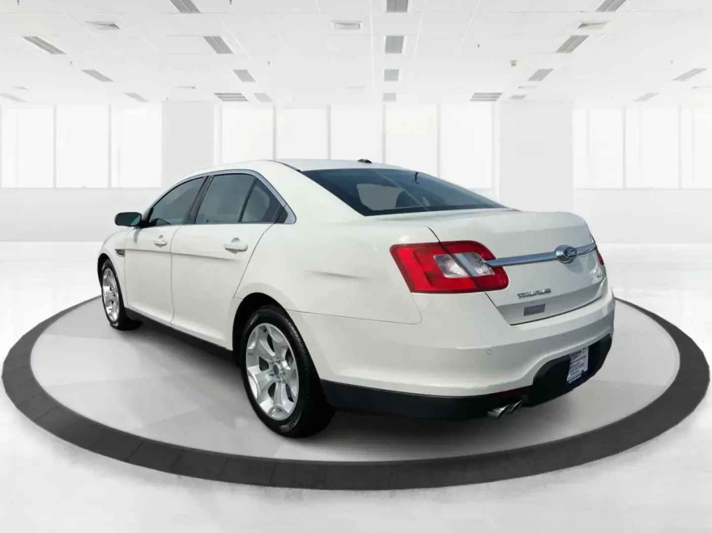 2011 Ford Taurus SEL (1FAHP2EW5BG) with an Duratec 3.5L V-6 DOHC engine, located at 8750 N County Rd 25A, Piqua, OH, 45356, (937) 908-9800, 40.164391, -84.232513 - **Drive in Style and Comfort with the 2011 Ford Taurus SEL Perfect for Commuters and Families Alike!**<br /> <br /> Are you ready to elevate your daily commute or weekend adventures? Look no further than the 2011 Ford Taurus SEL, available now at Advantage Car and Credit in Fairborn, OH. This spaci - Photo#4