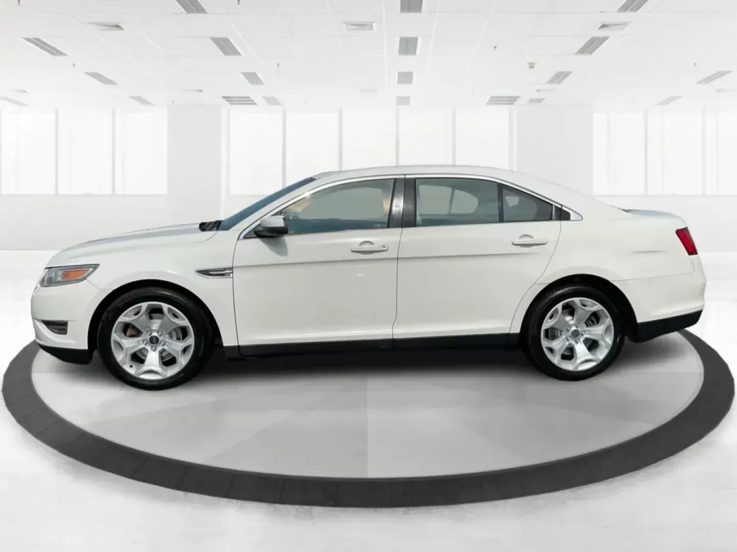 2011 Ford Taurus SEL (1FAHP2EW5BG) with an Duratec 3.5L V-6 DOHC engine, located at 8750 N County Rd 25A, Piqua, OH, 45356, (937) 908-9800, 40.164391, -84.232513 - **Drive in Style and Comfort with the 2011 Ford Taurus SEL Perfect for Commuters and Families Alike!**<br /> <br /> Are you ready to elevate your daily commute or weekend adventures? Look no further than the 2011 Ford Taurus SEL, available now at Advantage Car and Credit in Fairborn, OH. This spaci - Photo#5