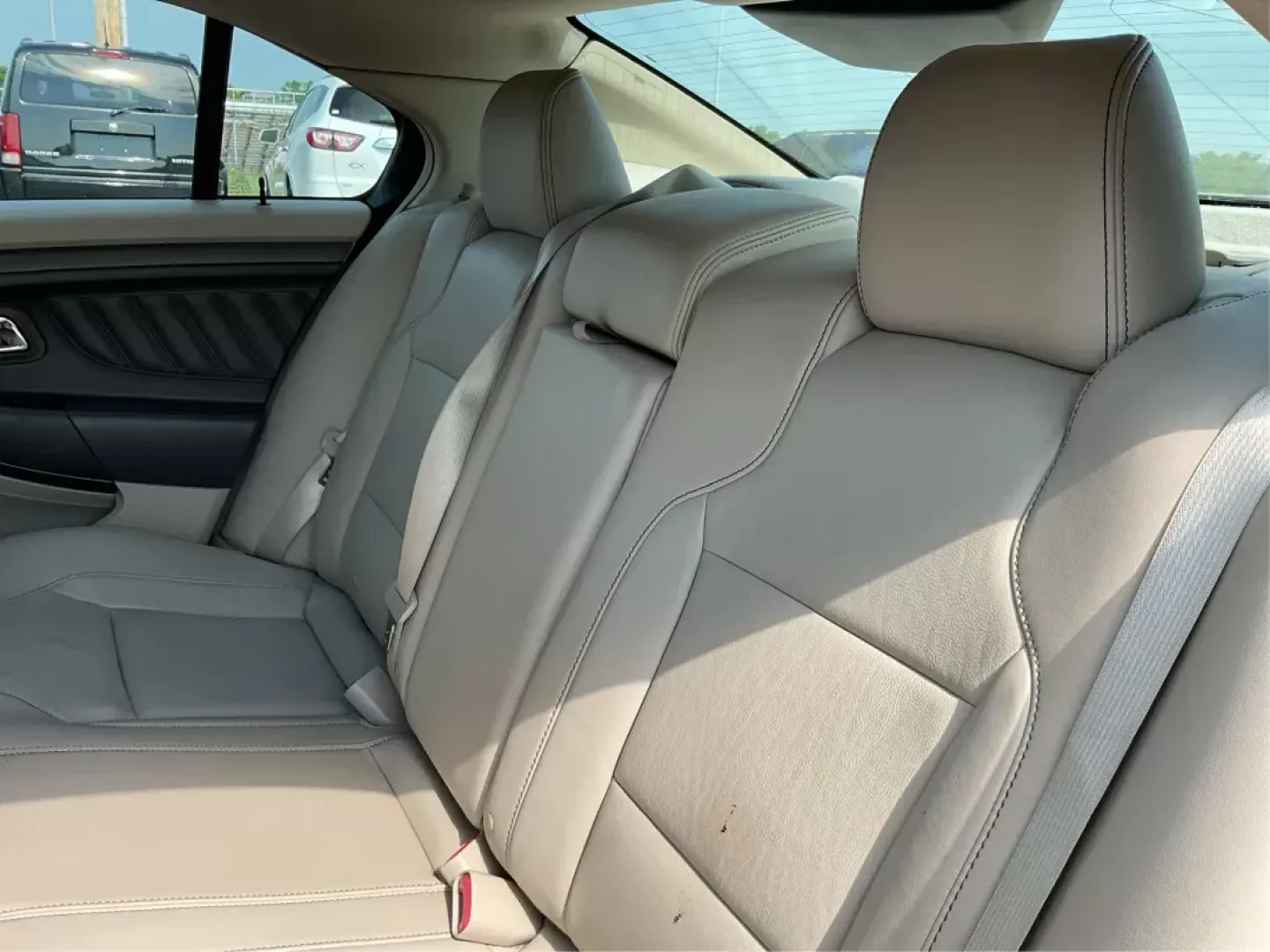 2011 Ford Taurus SEL (1FAHP2EW5BG) with an Duratec 3.5L V-6 DOHC engine, located at 8750 N County Rd 25A, Piqua, OH, 45356, (937) 908-9800, 40.164391, -84.232513 - **Drive in Style and Comfort with the 2011 Ford Taurus SEL Perfect for Commuters and Families Alike!**<br /> <br /> Are you ready to elevate your daily commute or weekend adventures? Look no further than the 2011 Ford Taurus SEL, available now at Advantage Car and Credit in Fairborn, OH. This spaci - Photo#9