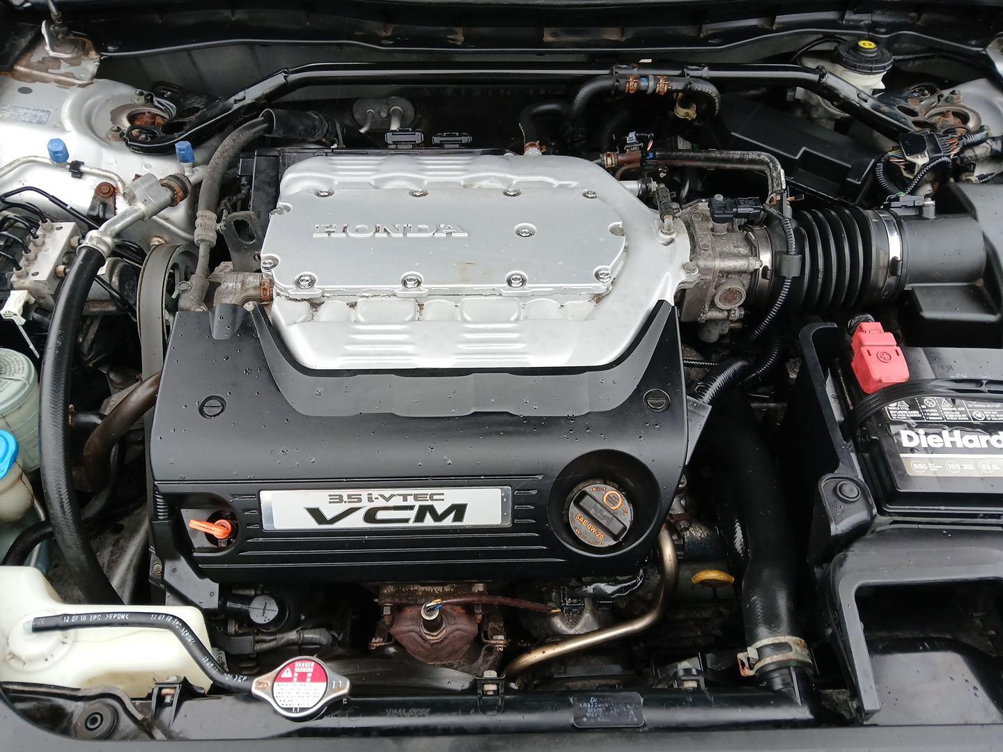 2011 Honda Accord EX-L V-6 Sedan AT (1HGCP3F82BA) with an 3.5L V6 SOHC 24V engine, 5-Speed Automatic transmission, located at 4508 South Dixie Dr, Moraine, OH, 45439, (937) 908-9800, 39.689976, -84.218452 - 2011 Honda Accord EX-L V-6 Sedan AT - Photo#9