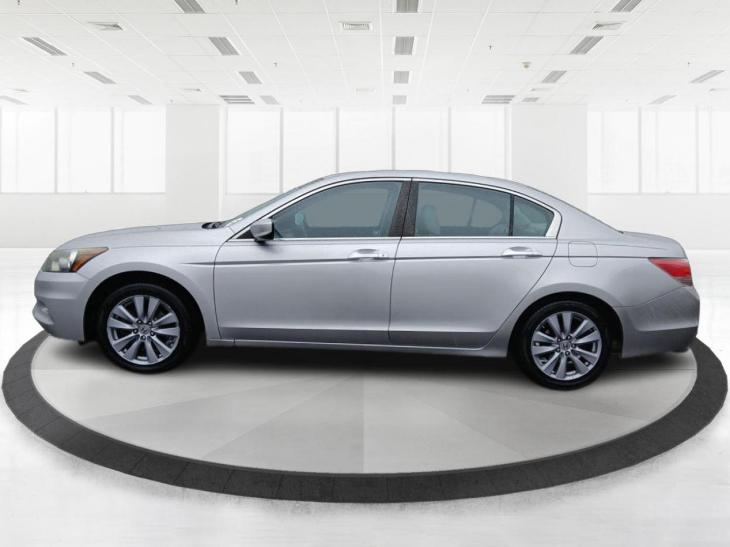 2011 Honda Accord EX-L V-6 Sedan AT (1HGCP3F82BA) with an 3.5L V6 SOHC 24V engine, 5-Speed Automatic transmission, located at 4508 South Dixie Dr, Moraine, OH, 45439, (937) 908-9800, 39.689976, -84.218452 - 2011 Honda Accord EX-L V-6 Sedan AT - Photo#5