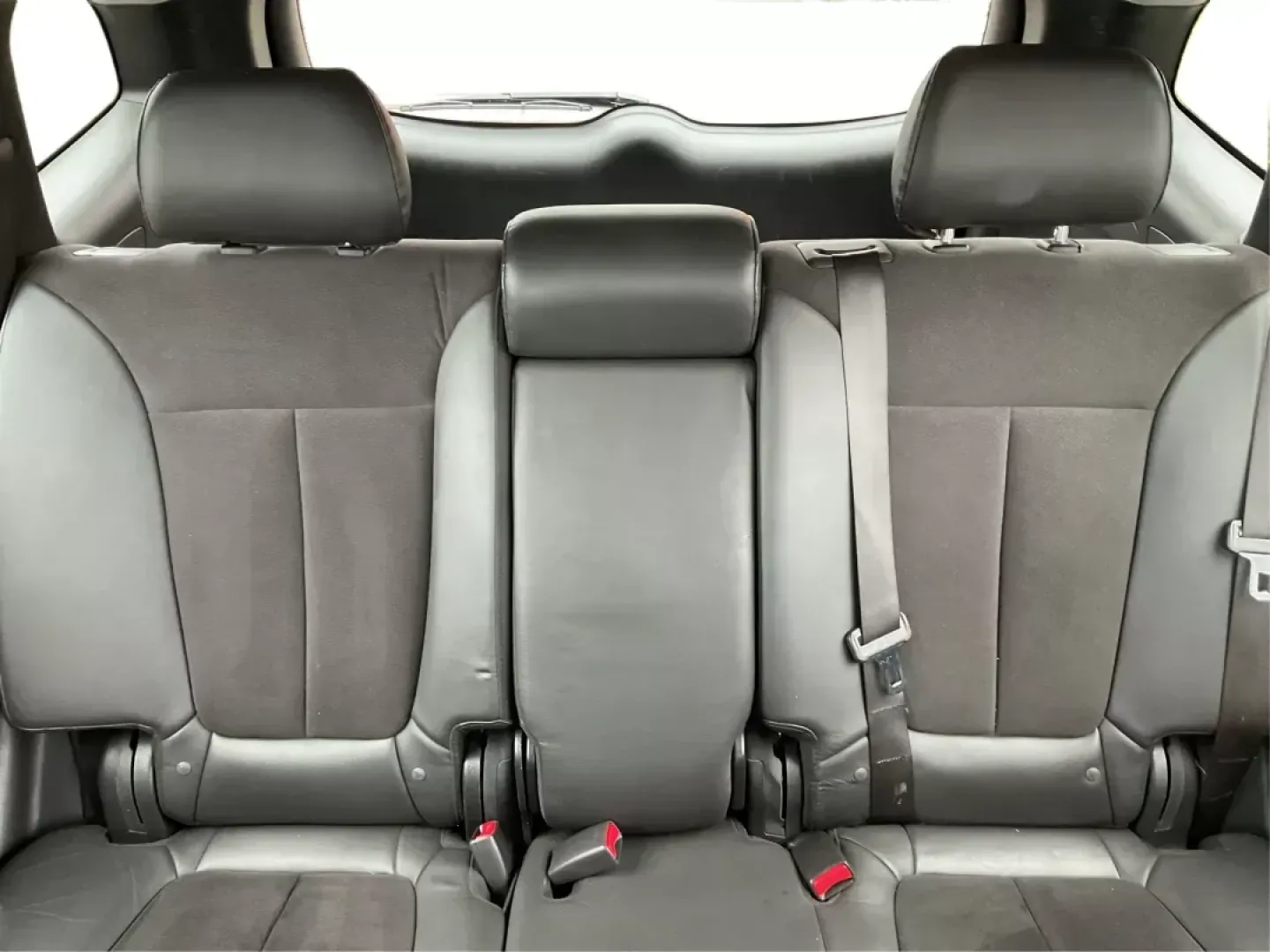 2011 Hyundai Santa Fe SE (5XYZHDAG5BG) with an 3.5L V-6 DOHC engine, located at 1184 Kauffman Ave, Fairborn, OH, 45324, (937) 908-9800, 39.807072, -84.030914 - 2011 Hyundai Santa Fe SE - Photo#13