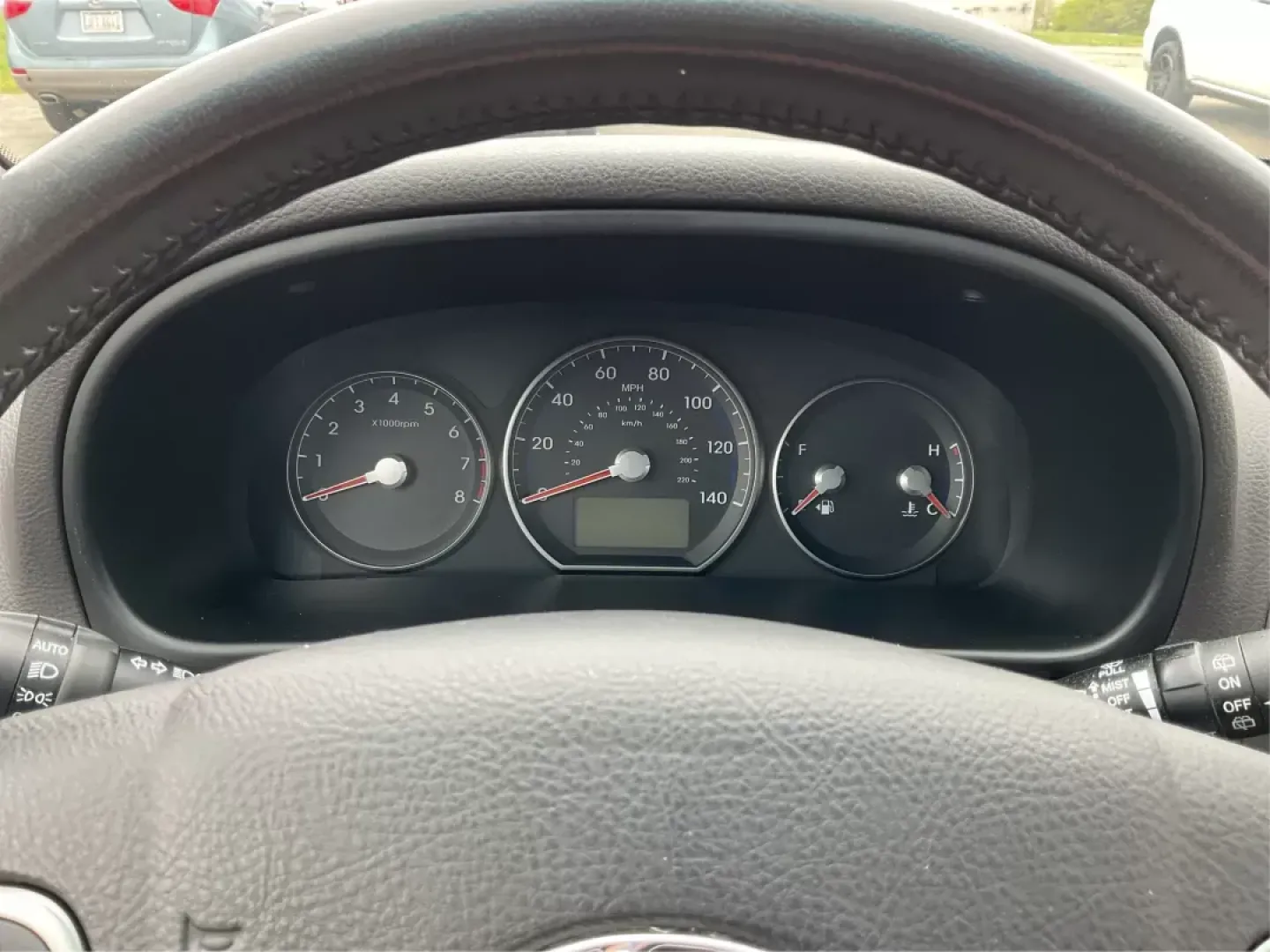 2011 Hyundai Santa Fe SE (5XYZHDAG5BG) with an 3.5L V-6 DOHC engine, located at 1184 Kauffman Ave, Fairborn, OH, 45324, (937) 908-9800, 39.807072, -84.030914 - 2011 Hyundai Santa Fe SE - Photo#14