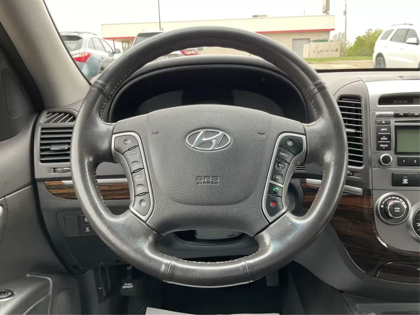 2011 Hyundai Santa Fe SE (5XYZHDAG5BG) with an 3.5L V-6 DOHC engine, located at 1184 Kauffman Ave, Fairborn, OH, 45324, (937) 908-9800, 39.807072, -84.030914 - 2011 Hyundai Santa Fe SE - Photo#15
