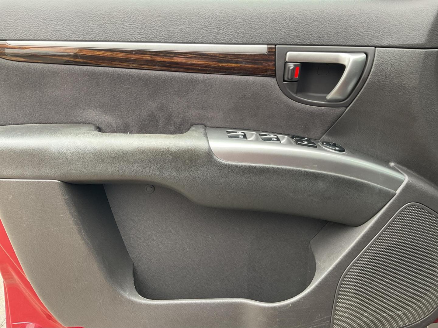 2011 Hyundai Santa Fe SE (5XYZHDAG5BG) with an 3.5L V-6 DOHC engine, located at 401 Woodman Dr, Riverside, OH, 45431, (937) 908-9800, 39.760899, -84.123421 - 2011 Hyundai Santa Fe SE - Photo#17