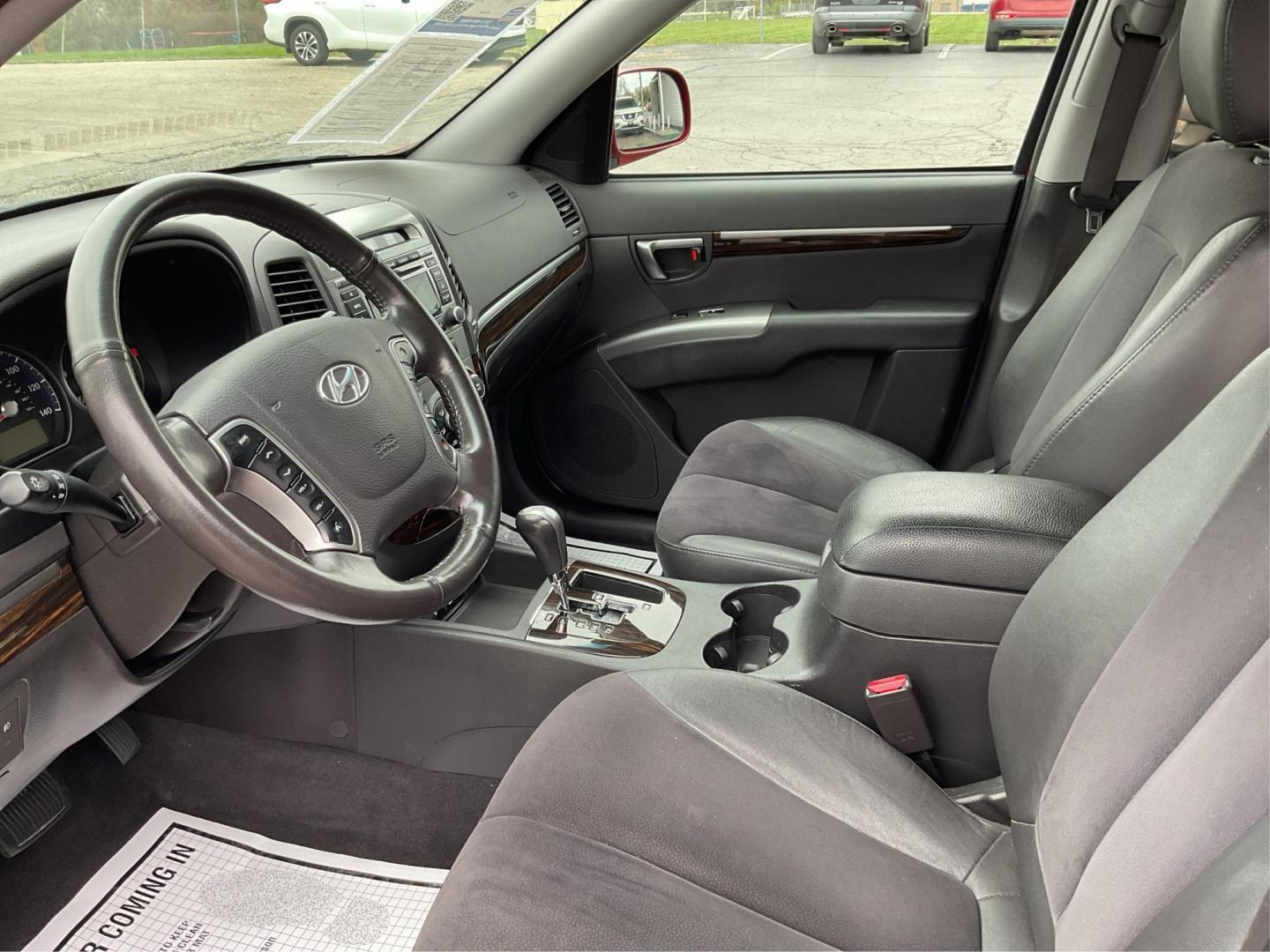 2011 Hyundai Santa Fe SE (5XYZHDAG5BG) with an 3.5L V-6 DOHC engine, located at 401 Woodman Dr, Riverside, OH, 45431, (937) 908-9800, 39.760899, -84.123421 - 2011 Hyundai Santa Fe SE - Photo#8