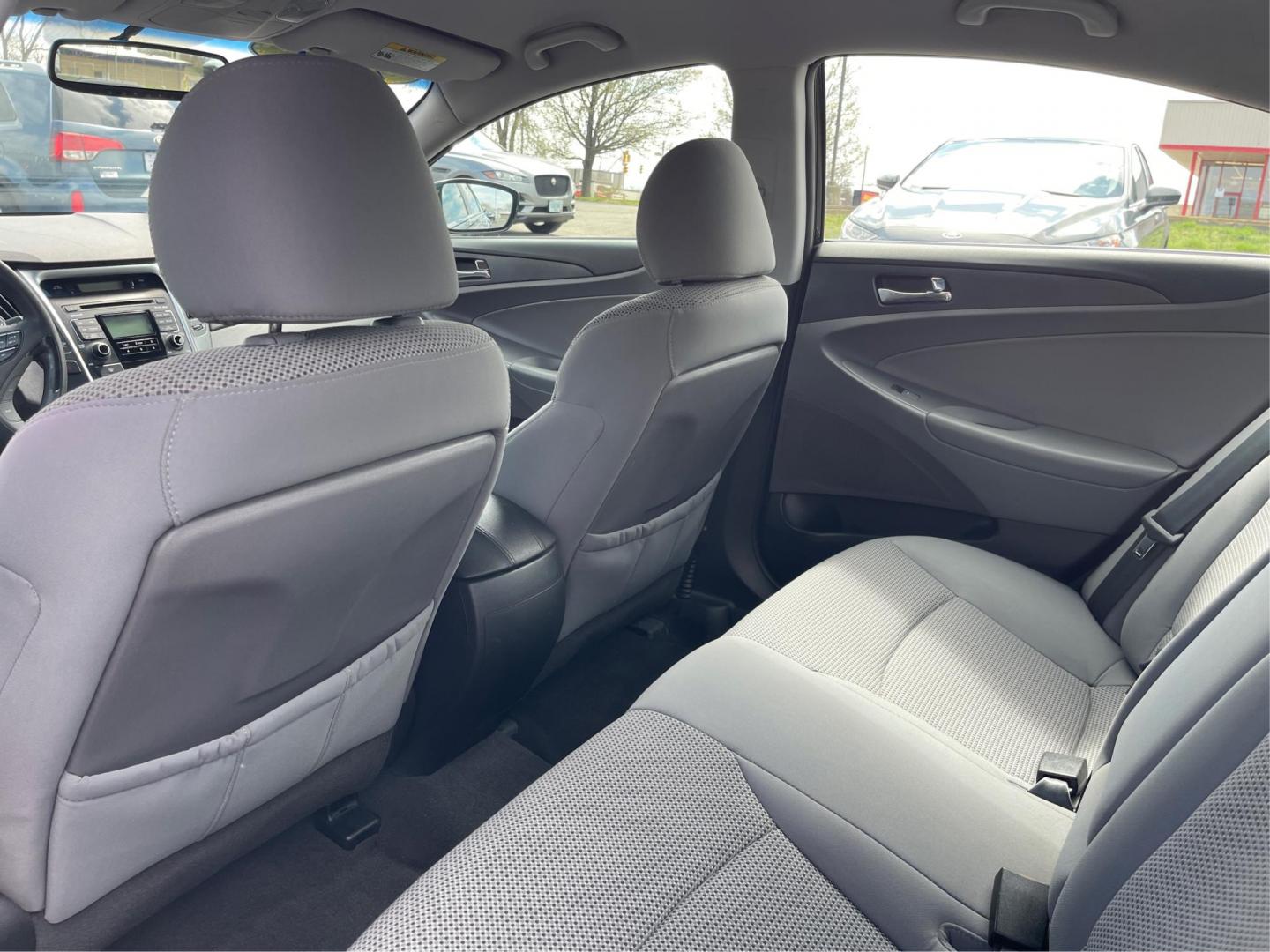 2011 Hyundai Sonata GLS Auto (5NPEB4AC5BH) with an 2.4L L4 DOHC 16V engine, 6-Speed Automatic transmission, located at 8750 N County Rd 25A, Piqua, OH, 45356, (937) 908-9800, 40.164391, -84.232513 - 2011 Hyundai Sonata GLS Auto - Photo#9