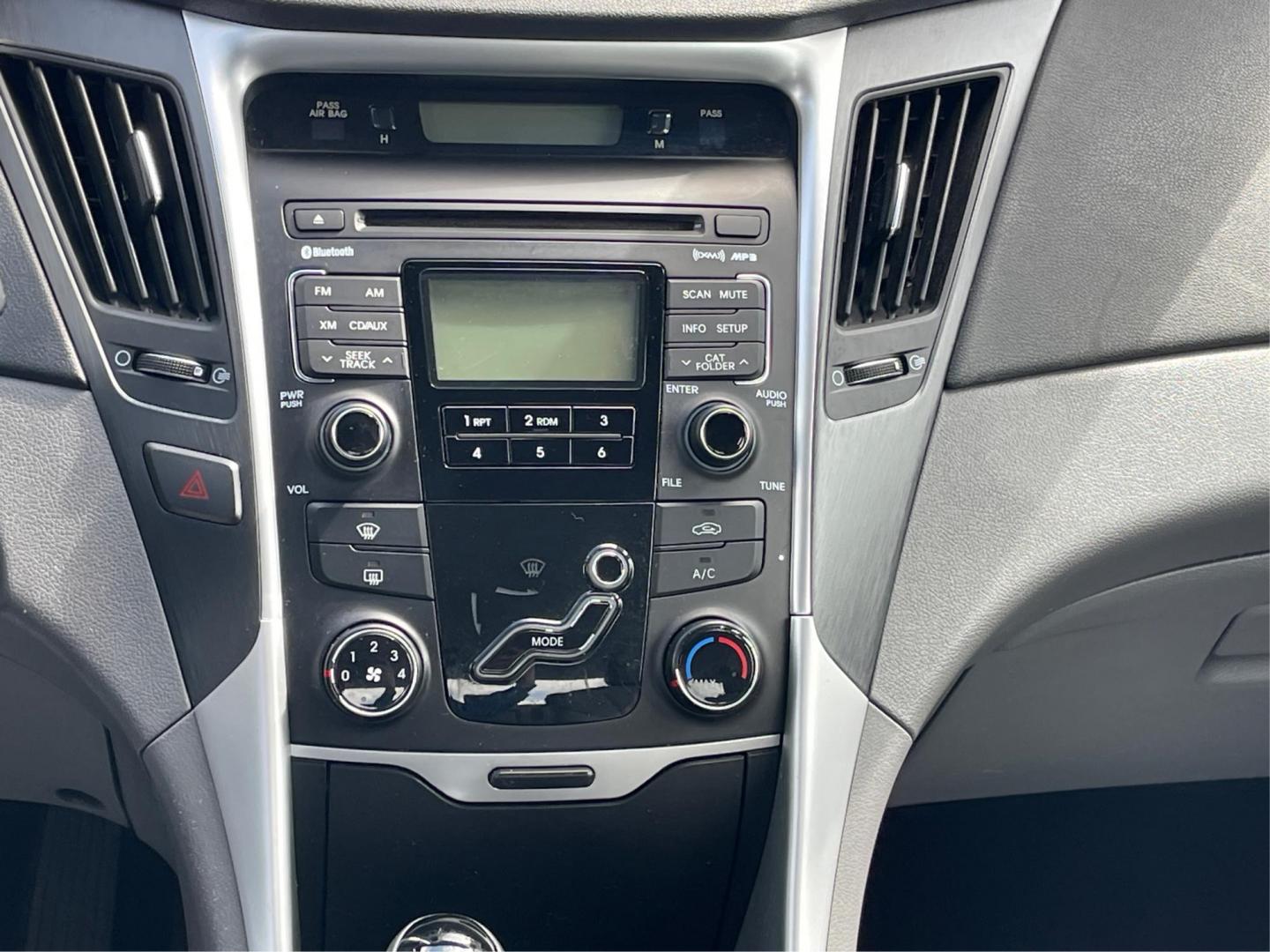 2011 Hyundai Sonata GLS Auto (5NPEB4AC5BH) with an 2.4L L4 DOHC 16V engine, 6-Speed Automatic transmission, located at 8750 N County Rd 25A, Piqua, OH, 45356, (937) 908-9800, 40.164391, -84.232513 - 2011 Hyundai Sonata GLS Auto - Photo#11