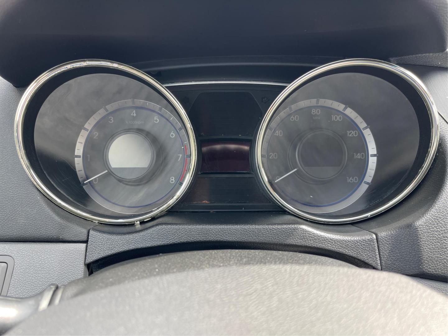 2011 Hyundai Sonata GLS Auto (5NPEB4AC5BH) with an 2.4L L4 DOHC 16V engine, 6-Speed Automatic transmission, located at 8750 N County Rd 25A, Piqua, OH, 45356, (937) 908-9800, 40.164391, -84.232513 - 2011 Hyundai Sonata GLS Auto - Photo#13