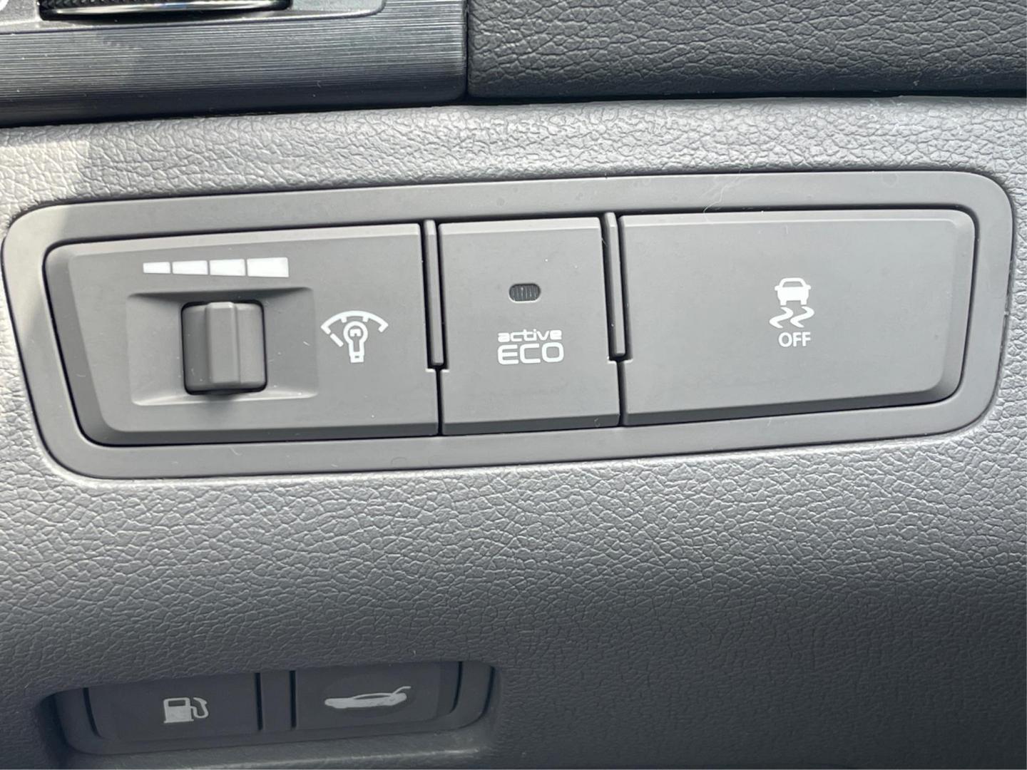 2011 Hyundai Sonata GLS Auto (5NPEB4AC5BH) with an 2.4L L4 DOHC 16V engine, 6-Speed Automatic transmission, located at 8750 N County Rd 25A, Piqua, OH, 45356, (937) 908-9800, 40.164391, -84.232513 - 2011 Hyundai Sonata GLS Auto - Photo#15