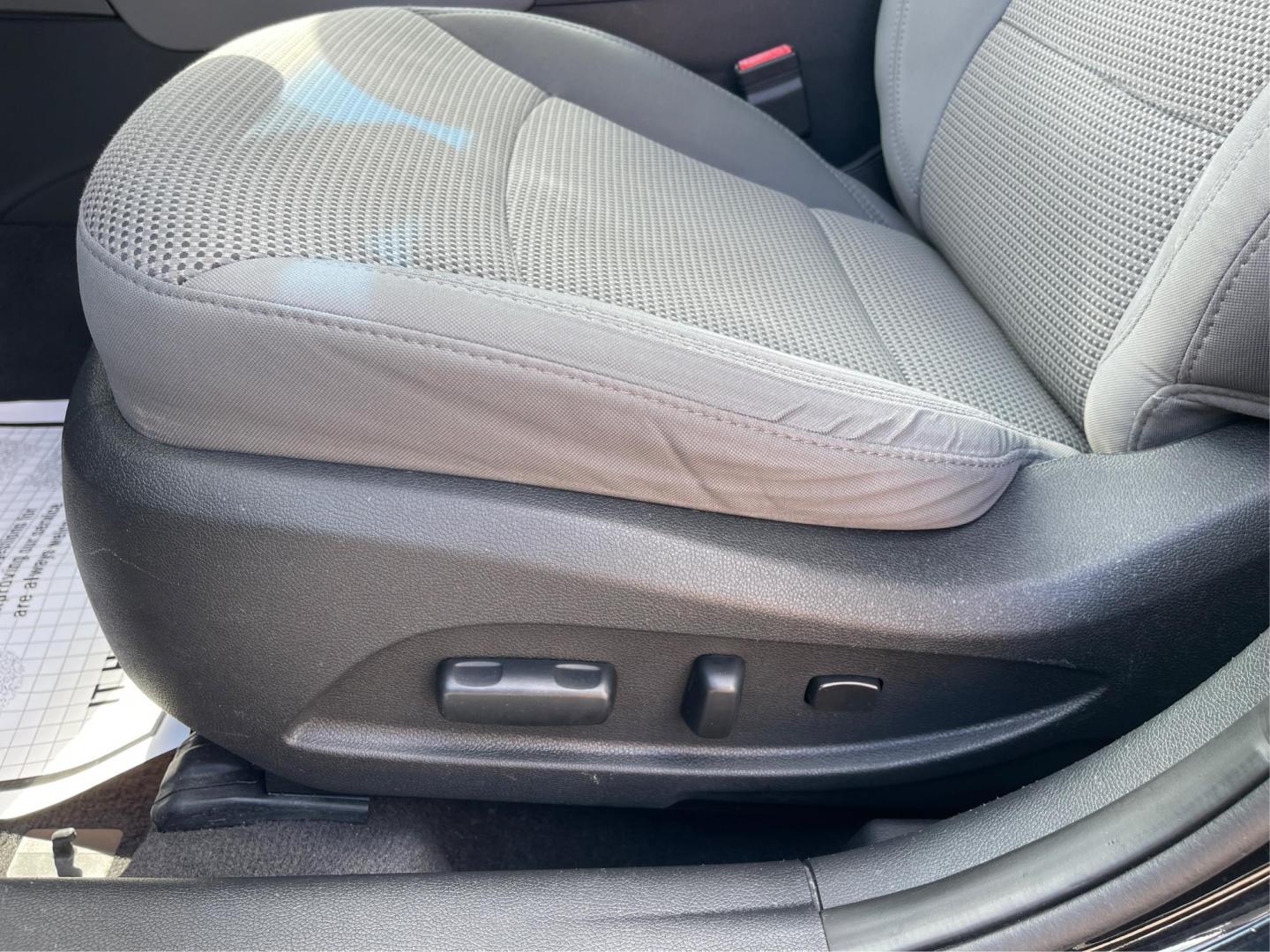 2011 Hyundai Sonata GLS Auto (5NPEB4AC5BH) with an 2.4L L4 DOHC 16V engine, 6-Speed Automatic transmission, located at 8750 N County Rd 25A, Piqua, OH, 45356, (937) 908-9800, 40.164391, -84.232513 - 2011 Hyundai Sonata GLS Auto - Photo#16