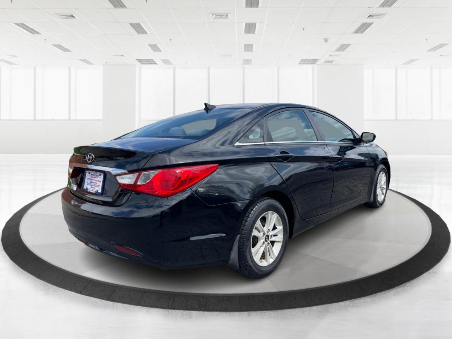 2011 Hyundai Sonata GLS Auto (5NPEB4AC5BH) with an 2.4L L4 DOHC 16V engine, 6-Speed Automatic transmission, located at 8750 N County Rd 25A, Piqua, OH, 45356, (937) 908-9800, 40.164391, -84.232513 - 2011 Hyundai Sonata GLS Auto - Photo#2
