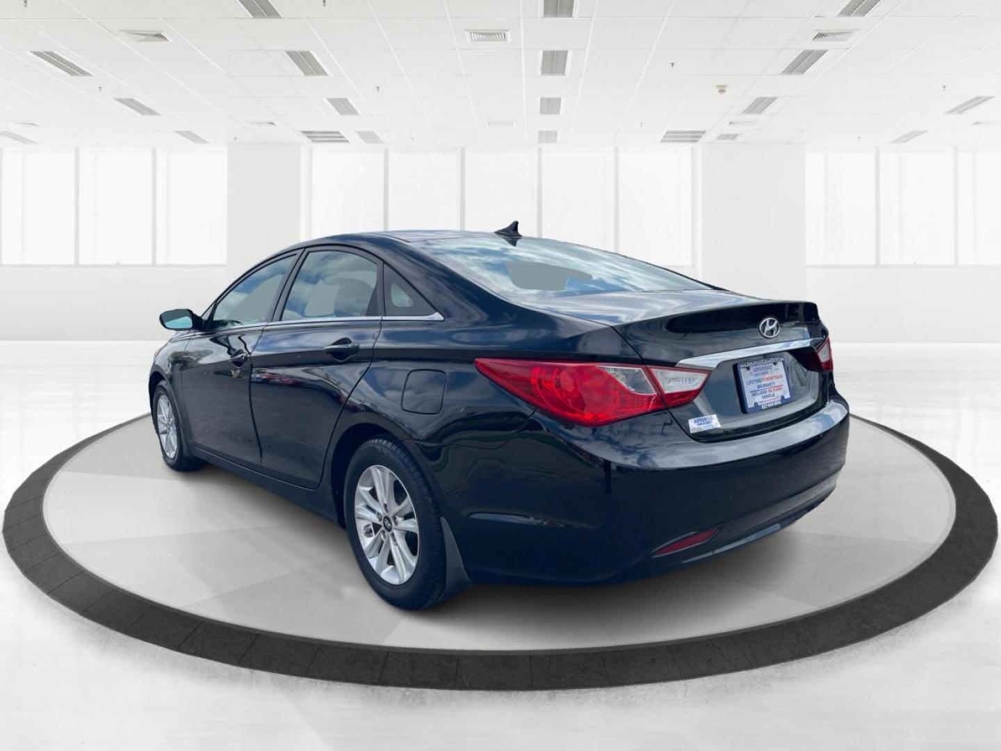 2011 Hyundai Sonata GLS Auto (5NPEB4AC5BH) with an 2.4L L4 DOHC 16V engine, 6-Speed Automatic transmission, located at 8750 N County Rd 25A, Piqua, OH, 45356, (937) 908-9800, 40.164391, -84.232513 - 2011 Hyundai Sonata GLS Auto - Photo#4
