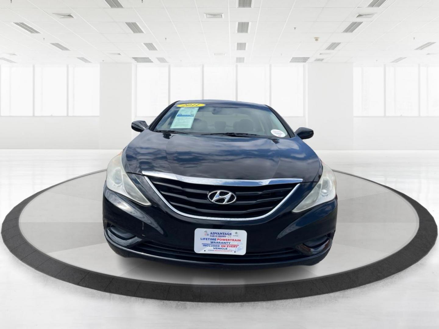 2011 Hyundai Sonata GLS Auto (5NPEB4AC5BH) with an 2.4L L4 DOHC 16V engine, 6-Speed Automatic transmission, located at 8750 N County Rd 25A, Piqua, OH, 45356, (937) 908-9800, 40.164391, -84.232513 - 2011 Hyundai Sonata GLS Auto - Photo#6