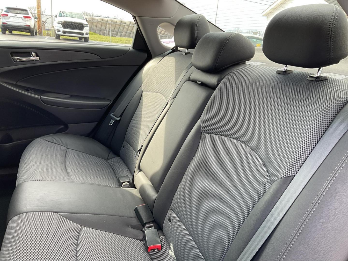 2011 Hyundai Sonata SE (5NPEC4AC5BH) with an 2.4L I-4 gasoline direct injection engine, located at 401 Woodman Dr, Riverside, OH, 45431, (937) 908-9800, 39.760899, -84.123421 - 2011 Hyundai Sonata SE - Photo#9