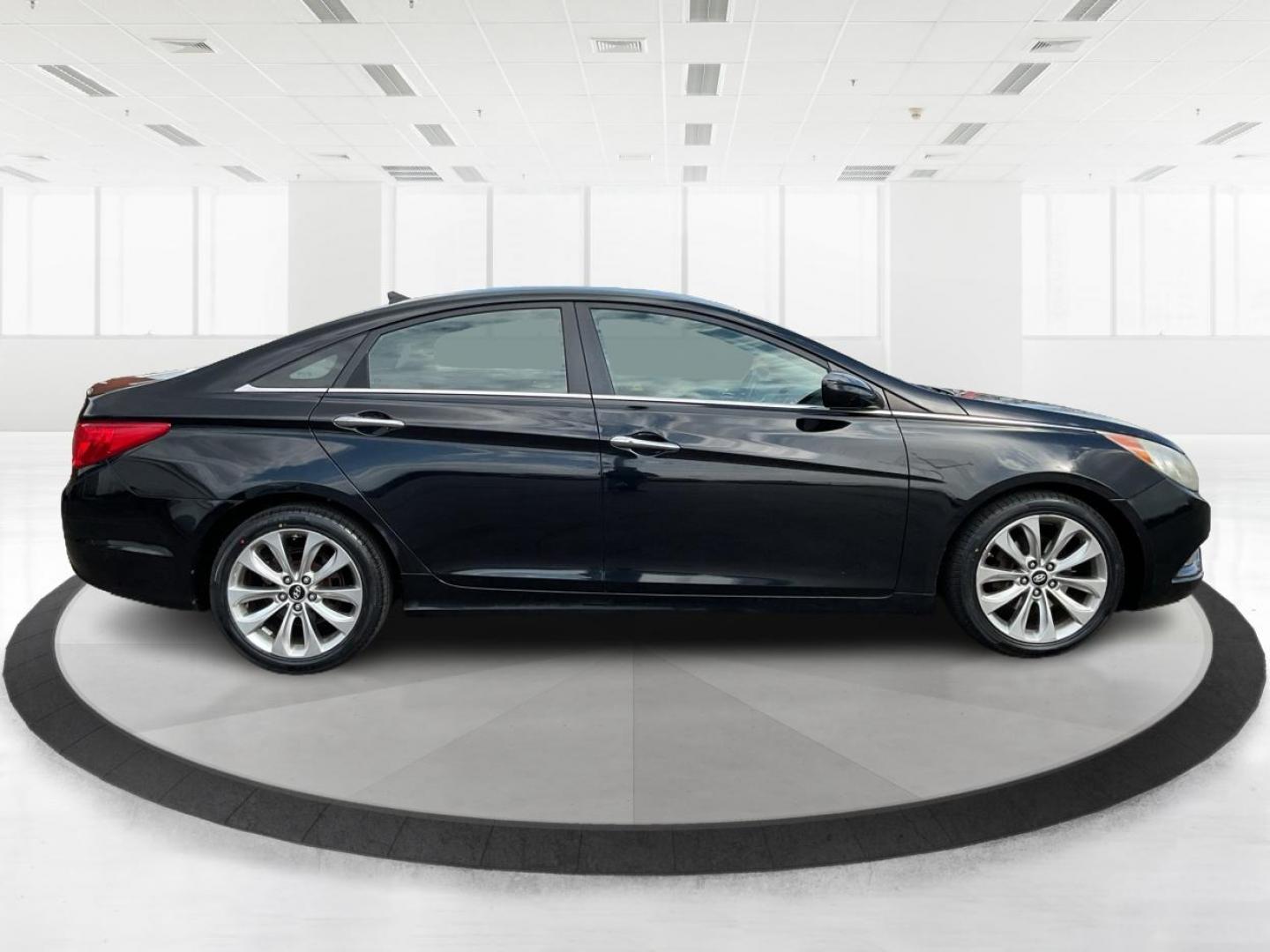 2011 Hyundai Sonata SE (5NPEC4AC5BH) with an 2.4L I-4 gasoline direct injection engine, located at 401 Woodman Dr, Riverside, OH, 45431, (937) 908-9800, 39.760899, -84.123421 - 2011 Hyundai Sonata SE - Photo#1