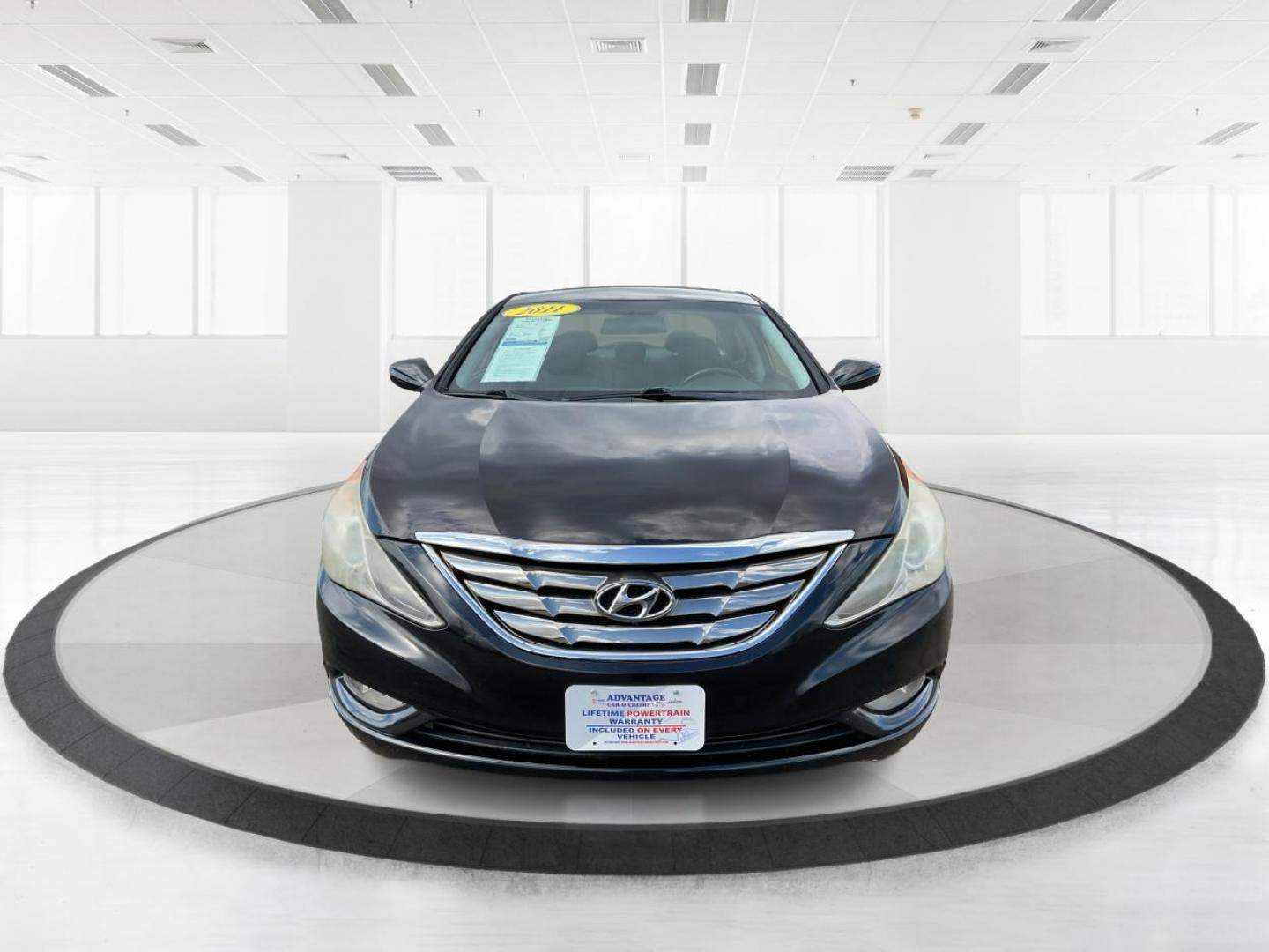 2011 Hyundai Sonata SE (5NPEC4AC5BH) with an 2.4L I-4 gasoline direct injection engine, located at 401 Woodman Dr, Riverside, OH, 45431, (937) 908-9800, 39.760899, -84.123421 - 2011 Hyundai Sonata SE - Photo#6