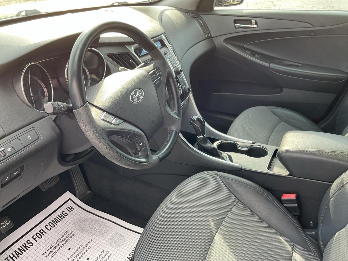 2011 Hyundai Sonata SE (5NPEC4AC5BH) with an 2.4L I-4 gasoline direct injection engine, located at 401 Woodman Dr, Riverside, OH, 45431, (937) 908-9800, 39.760899, -84.123421 - 2011 Hyundai Sonata SE - Photo#8
