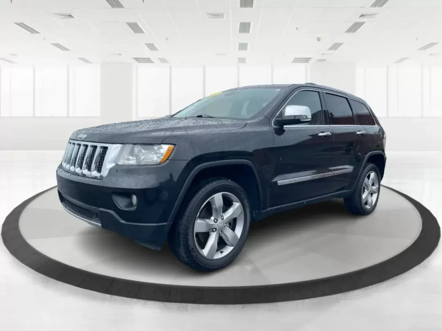 2011 Jeep Grand Cherokee Overland (1J4RR6GT7BC) with an Other engine, located at 8750 N County Rd 25A, Piqua, OH, 45356, (937) 908-9800, 40.164391, -84.232513 - **Elevate Your Adventures with the 2011 Jeep Grand Cherokee Overland at Advantage Car and Credit!**<br /> <br /> Are you ready to take your family on unforgettable weekend getaways while having the peace of mind that comes with a dependable vehicle? Look no further than this stunning 2011 Jeep Grand - Photo#7