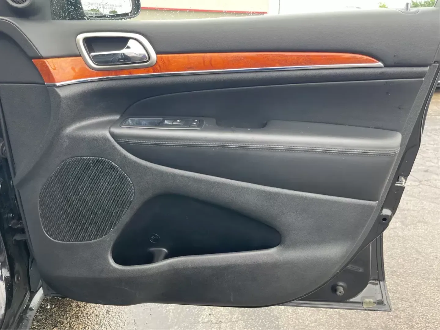 2011 Jeep Grand Cherokee Overland (1J4RR6GT7BC) with an Other engine, located at 8750 N County Rd 25A, Piqua, OH, 45356, (937) 908-9800, 40.164391, -84.232513 - **Elevate Your Adventures with the 2011 Jeep Grand Cherokee Overland at Advantage Car and Credit!**<br /> <br /> Are you ready to take your family on unforgettable weekend getaways while having the peace of mind that comes with a dependable vehicle? Look no further than this stunning 2011 Jeep Grand - Photo#19