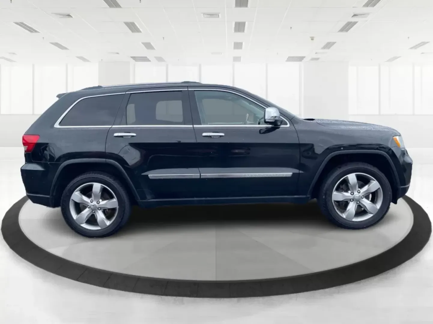 2011 Jeep Grand Cherokee Overland (1J4RR6GT7BC) with an Other engine, located at 8750 N County Rd 25A, Piqua, OH, 45356, (937) 908-9800, 40.164391, -84.232513 - Discover Your Next Adventure with the 2011 Jeep Grand Cherokee Overland<br /> <br /> Unleash your adventurous spirit with the 2011 Jeep Grand Cherokee Overland, available now at Advantage Car and Credit in Fairborn, OH. This rugged yet refined SUV is perfect for those who thrive on weekend escapes, - Photo#1