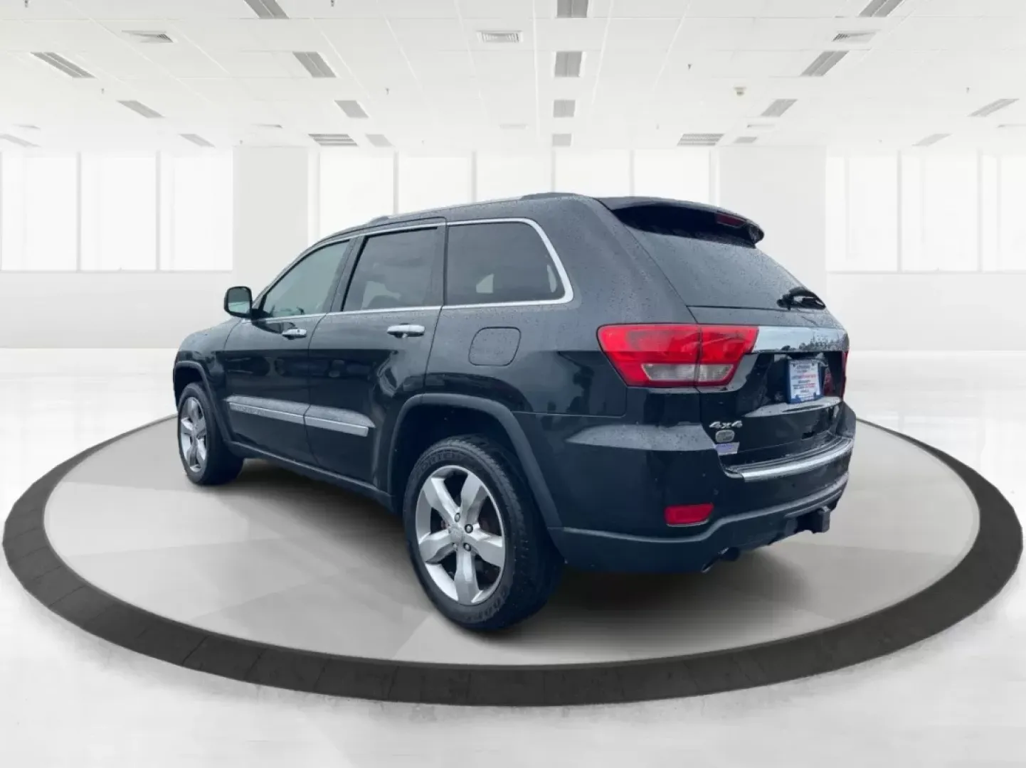 2011 Jeep Grand Cherokee Overland (1J4RR6GT7BC) with an Other engine, located at 8750 N County Rd 25A, Piqua, OH, 45356, (937) 908-9800, 40.164391, -84.232513 - Discover Your Next Adventure with the 2011 Jeep Grand Cherokee Overland<br /> <br /> Unleash your adventurous spirit with the 2011 Jeep Grand Cherokee Overland, available now at Advantage Car and Credit in Fairborn, OH. This rugged yet refined SUV is perfect for those who thrive on weekend escapes, - Photo#4
