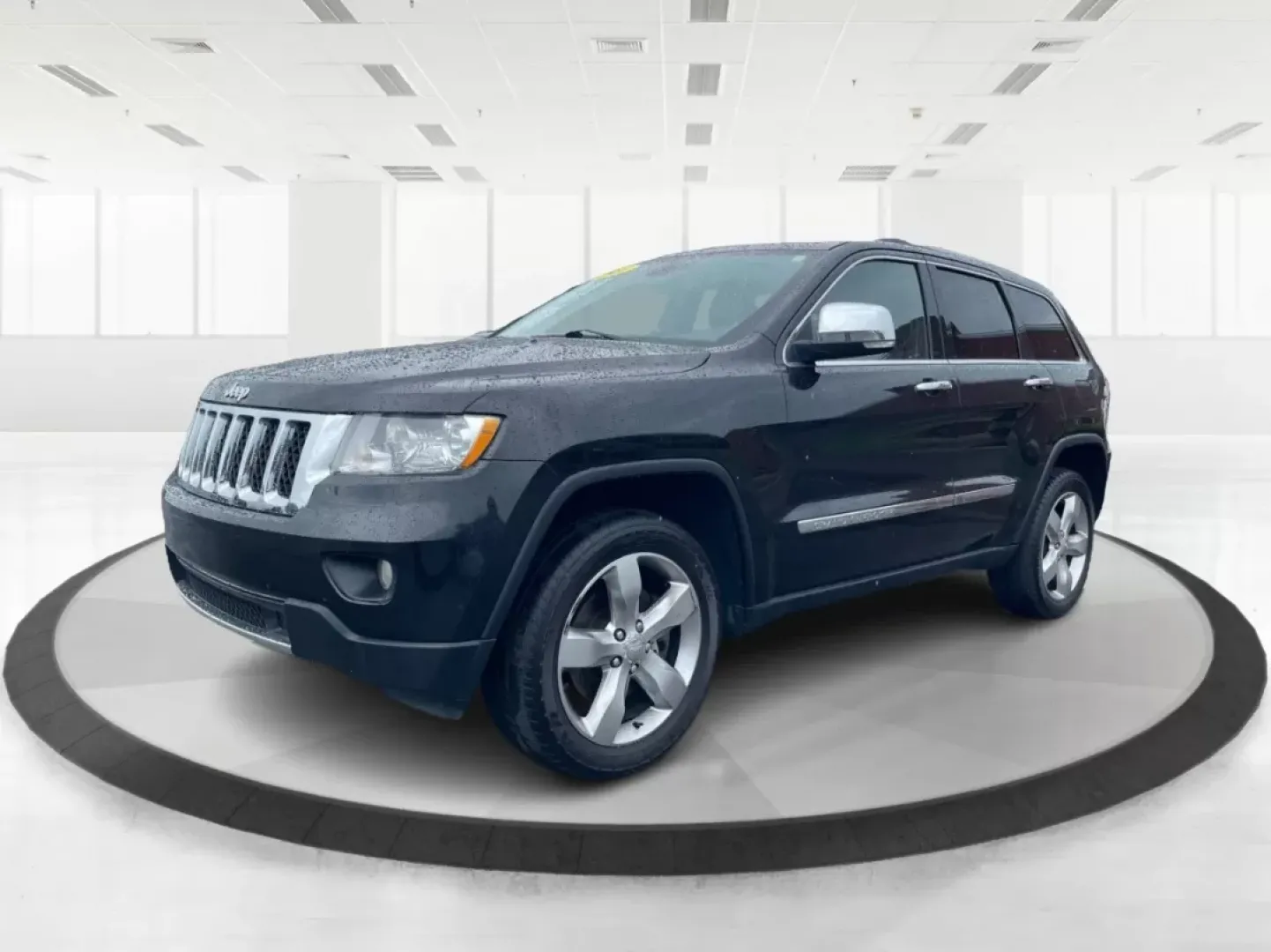 2011 Jeep Grand Cherokee Overland (1J4RR6GT7BC) with an Other engine, located at 8750 N County Rd 25A, Piqua, OH, 45356, (937) 908-9800, 40.164391, -84.232513 - Discover Your Next Adventure with the 2011 Jeep Grand Cherokee Overland<br /> <br /> Unleash your adventurous spirit with the 2011 Jeep Grand Cherokee Overland, available now at Advantage Car and Credit in Fairborn, OH. This rugged yet refined SUV is perfect for those who thrive on weekend escapes, - Photo#8