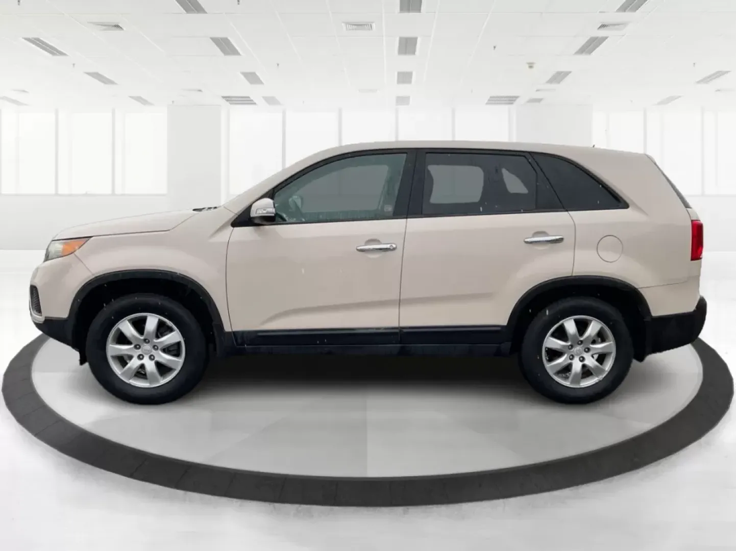 2011 Kia Sorento LX (5XYKT3A1XBG) with an 2.4L I-4 DOHC engine, located at 4508 South Dixie Dr, Moraine, OH, 45439, (937) 908-9800, 39.689976, -84.218452 - Are you searching for the perfect vehicle to enhance your family adventures while providing reliability and comfort? Look no further! At Advantage Car and Credit in Fairborn, OH, we present an exceptional 2011 Kia Sorento that's ready to take your lifestyle to the next level. Whether you're planning - Photo#4