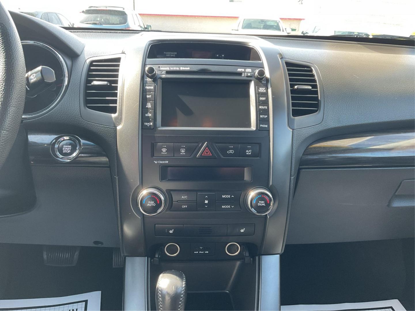 2011 Kia Sorento EX V6 (5XYKUDA22BG) with an 3.5L V-6 DOHC engine, located at 1184 Kauffman Ave, Fairborn, OH, 45324, (937) 908-9800, 39.807072, -84.030914 - 2011 Kia Sorento EX V6 - Photo#12