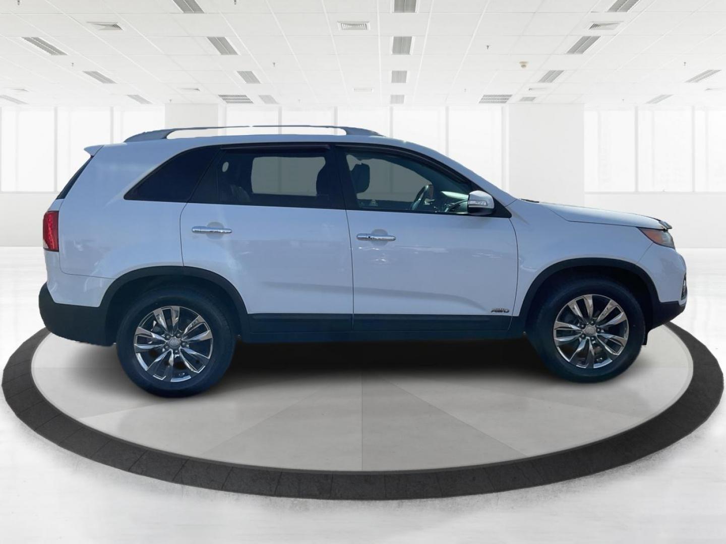 2011 Kia Sorento EX V6 (5XYKUDA22BG) with an 3.5L V-6 DOHC engine, located at 1184 Kauffman Ave, Fairborn, OH, 45324, (937) 908-9800, 39.807072, -84.030914 - 2011 Kia Sorento EX V6 - Photo#1