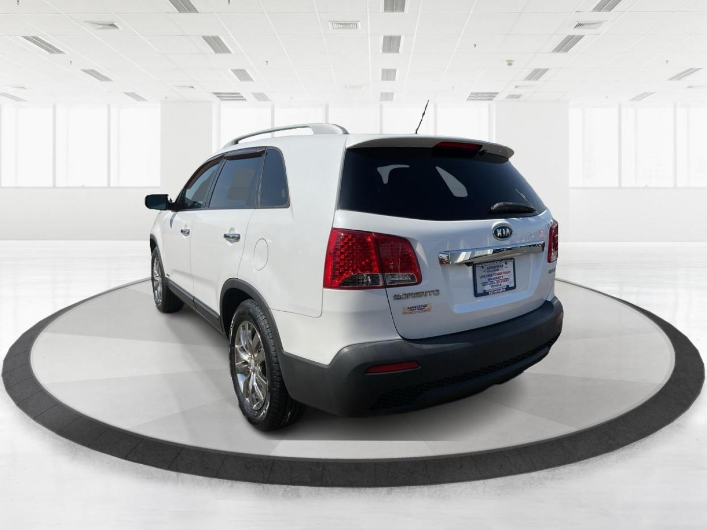 2011 Kia Sorento EX V6 (5XYKUDA22BG) with an 3.5L V-6 DOHC engine, located at 1184 Kauffman Ave, Fairborn, OH, 45324, (937) 908-9800, 39.807072, -84.030914 - 2011 Kia Sorento EX V6 - Photo#4