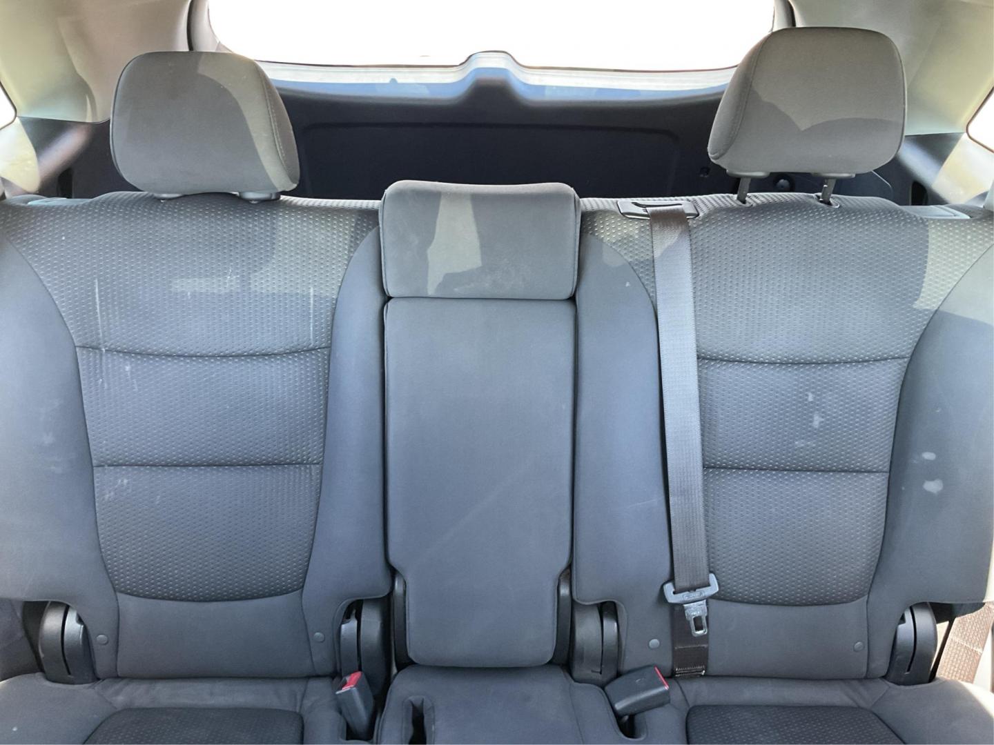 2011 Dark Cherry Kia Sorento LX 2WD (5XYKT3A14BG) with an 2.4L L4 DOHC 16V engine, 6-Speed Automatic transmission, located at 1184 Kauffman Ave, Fairborn, OH, 45324, (937) 908-9800, 39.807072, -84.030914 - 2011 Kia Sorento LX 2WD - Photo#12