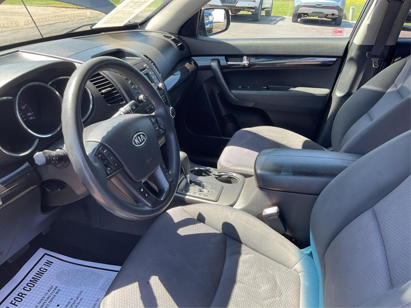 2011 Dark Cherry Kia Sorento LX 2WD (5XYKT3A14BG) with an 2.4L L4 DOHC 16V engine, 6-Speed Automatic transmission, located at 1184 Kauffman Ave, Fairborn, OH, 45324, (937) 908-9800, 39.807072, -84.030914 - 2011 Kia Sorento LX 2WD - Photo#8