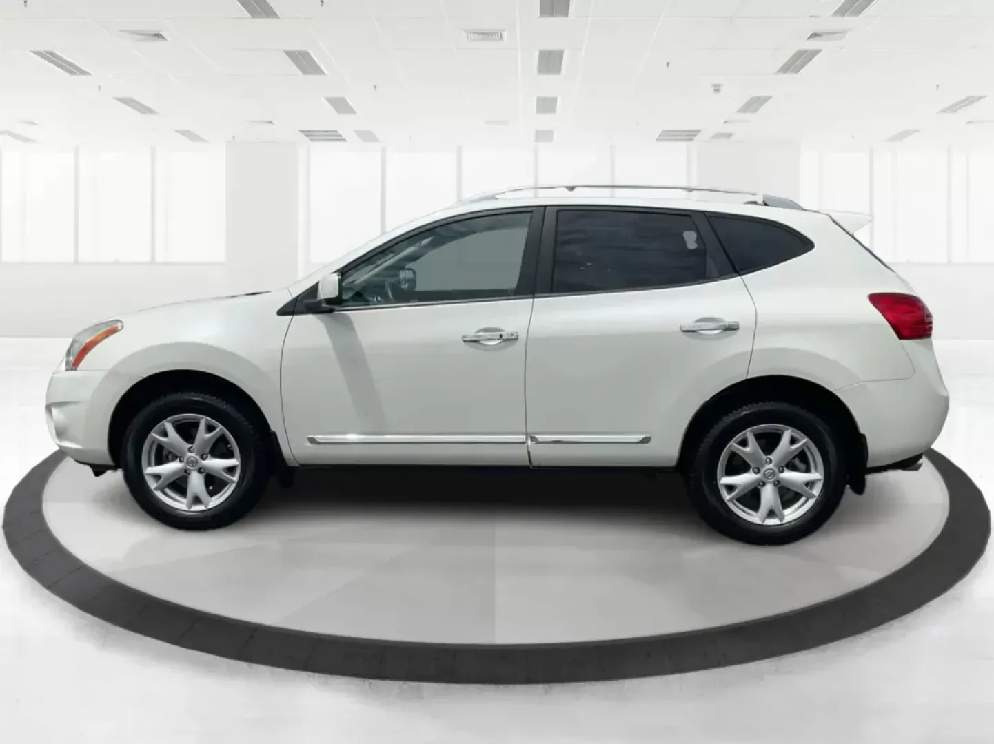 2011 Nissan Rogue SV (JN8AS5MT9BW) with an 2.5L I-4 DOHC engine, located at 401 Woodman Dr, Riverside, OH, 45431, (937) 908-9800, 39.760899, -84.123421 - **Discover Adventure in the 2011 Nissan Rogue SV - Perfect for Your Next Journey!**<br /> <br /> Are you ready for your next family road trip or weekend adventure? Look no further than this stunning 2011 Nissan Rogue SV, designed to accommodate your active lifestyle while offering both comfort and r - Photo#5