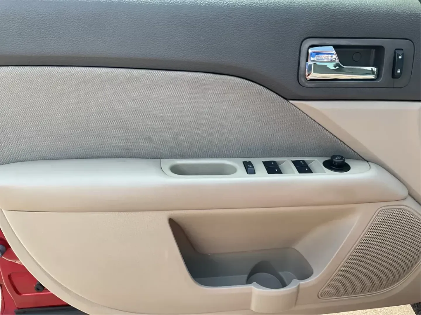 2012 Ford Fusion SE (3FAHP0HA2CR) with an 2.5L L4 DOHC 16V engine, located at 8750 N County Rd 25A, Piqua, OH, 45356, (937) 908-9800, 40.164391, -84.232513 - 2012 Ford Fusion SE - Photo#18