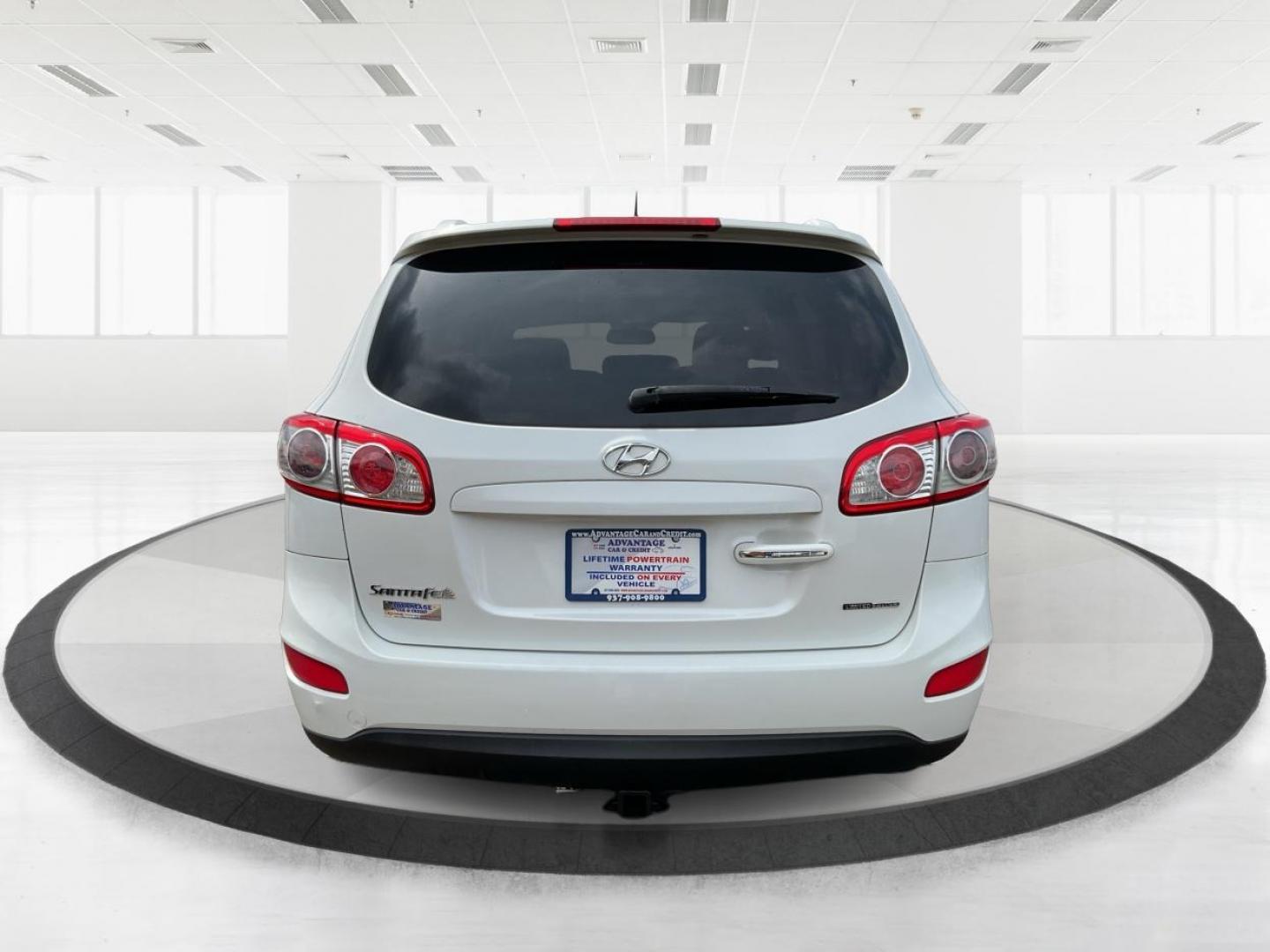 2012 Hyundai Santa Fe Limited V6 (5XYZKDAG5CG) with an 3.5L V-6 DOHC engine, located at 1230 East Main St, Xenia, OH, 45385, (937) 908-9800, 39.688026, -83.910172 - 2012 Hyundai Santa Fe Limited V6 - Photo#4