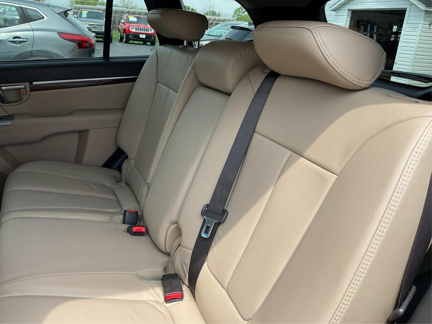 2012 Hyundai Santa Fe Limited V6 (5XYZKDAG5CG) with an 3.5L V-6 DOHC engine, located at 1230 East Main St, Xenia, OH, 45385, (937) 908-9800, 39.688026, -83.910172 - 2012 Hyundai Santa Fe Limited V6 - Photo#10