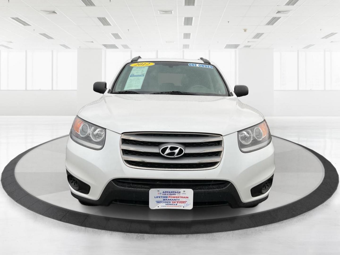 2012 Hyundai Santa Fe GLS (5XYZGDAB5CG) with an 2.4L I-4 DOHC engine, located at 1099 N County Rd 25A, Troy, OH, 45373, (937) 908-9800, 40.057079, -84.212883 - One Owner - Photo#6