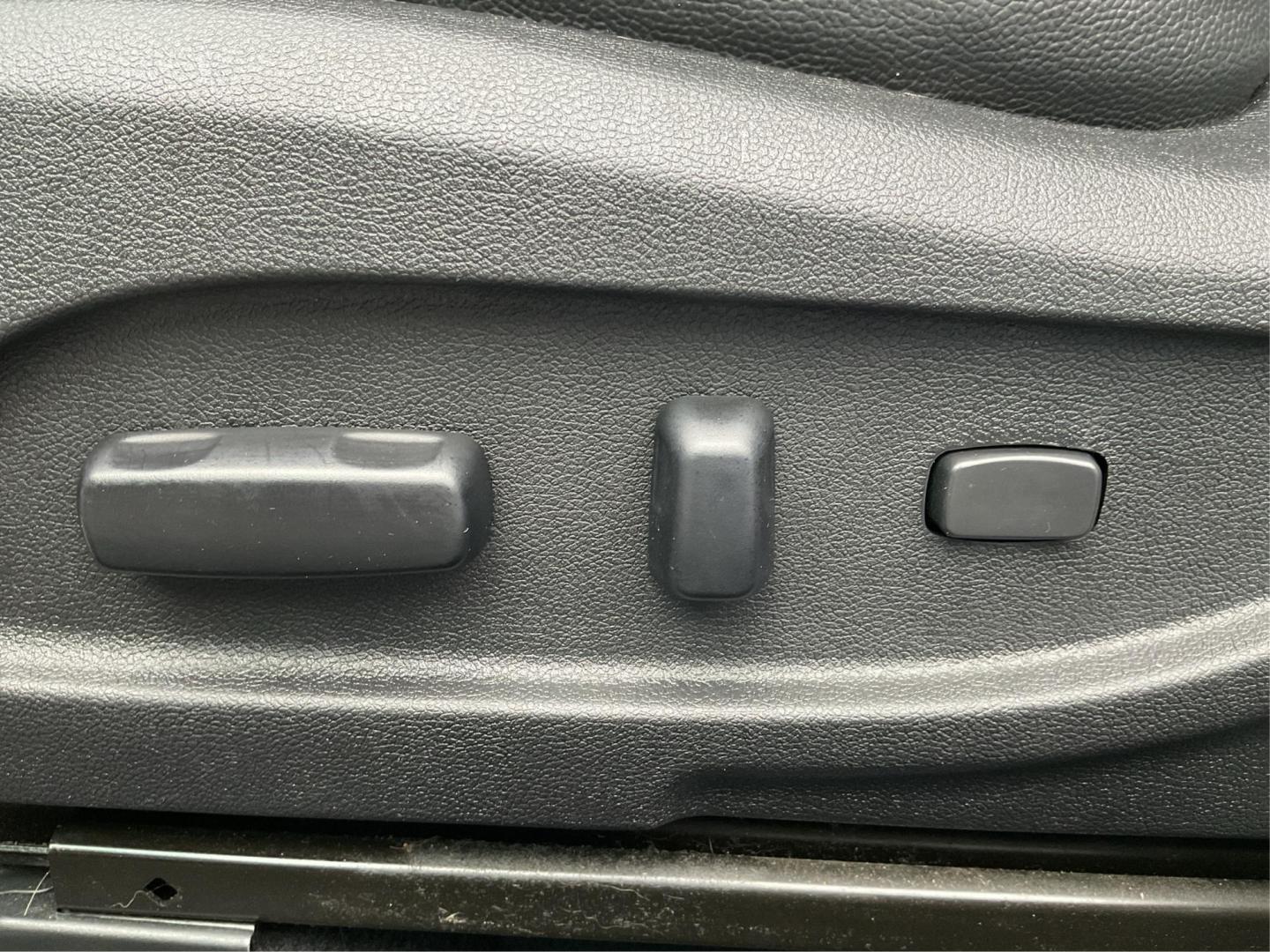 2012 Hyundai Sonata Limited 2.0T (5NPEC4AB7CH) with an 2L I-4 gasoline direct injection engine, located at 1184 Kauffman Ave, Fairborn, OH, 45324, (937) 908-9800, 39.807072, -84.030914 - 2012 Hyundai Sonata Limited 2.0T - Photo#16