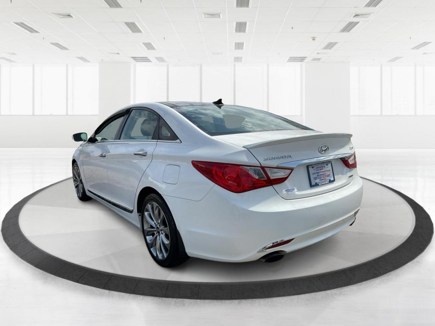 2012 Hyundai Sonata Limited 2.0T (5NPEC4AB7CH) with an 2L I-4 gasoline direct injection engine, located at 1184 Kauffman Ave, Fairborn, OH, 45324, (937) 908-9800, 39.807072, -84.030914 - 2012 Hyundai Sonata Limited 2.0T - Photo#4